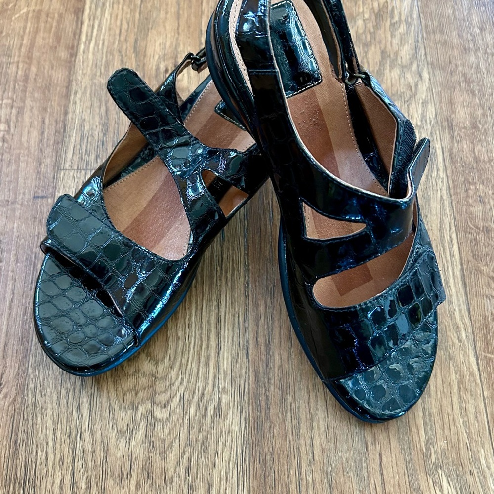 Clarks artisan Croc-Embossed Patent Leather Slingback Sandals